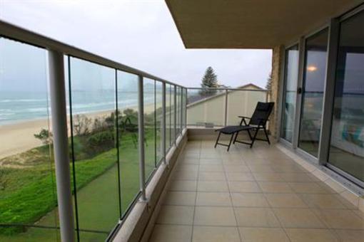 фото отеля Pacific Surf Absolute Beachfront Apartments