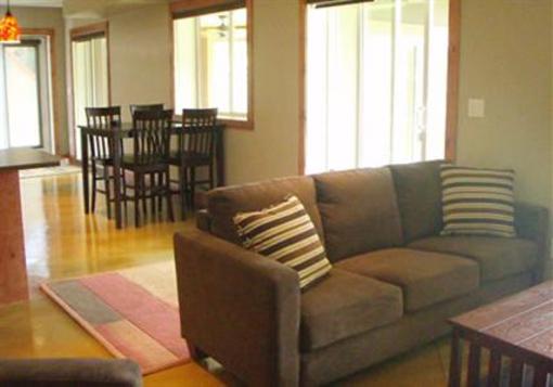 фото отеля Cedar House Golden (British Columbia)