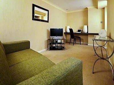 фото отеля Mercure Chester East Hotel