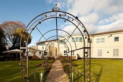 фото отеля Mercure Chester East Hotel
