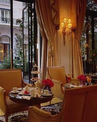 фото отеля Four Seasons Hotel George V Paris