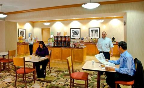 фото отеля Hampton Inn & Suites, Fresno