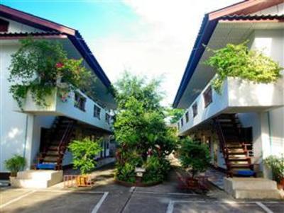 фото отеля Baannukanong
