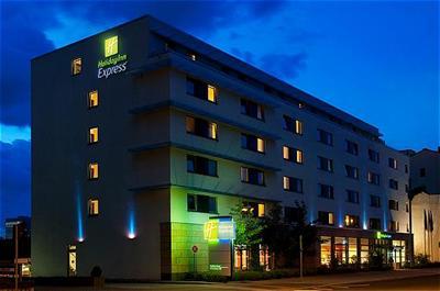 фото отеля Holiday Inn Express Frankfurt-Messe