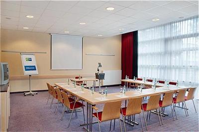 фото отеля Holiday Inn Express Frankfurt-Messe