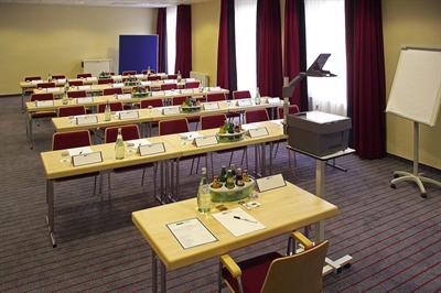 фото отеля Holiday Inn Express Frankfurt-Messe