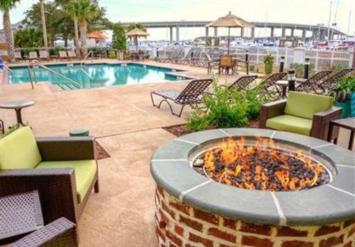 фото отеля Courtyard by Marriott Charleston Waterfront