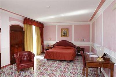 фото отеля Lloyd's Baia Hotel