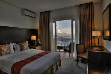 фото отеля The Lake Hotel Tagaytay City