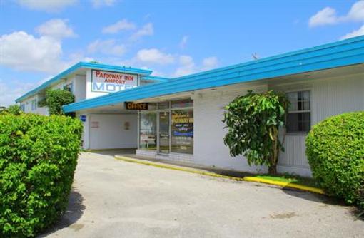 фото отеля Parkway Inn Airport Motel