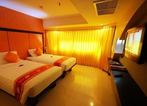 фото отеля The Royal Palm Beach Front Hotel Phuket