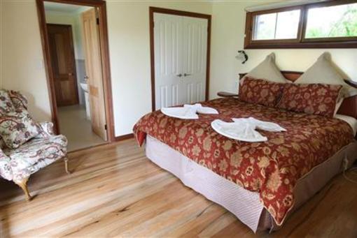 фото отеля Hallowell Springs Accommodation Ocean Beach