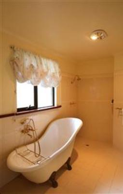 фото отеля Hallowell Springs Accommodation Ocean Beach