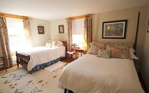 фото отеля Highland Lake Inn Andover
