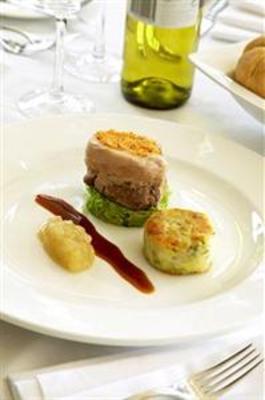 фото отеля Macdonald Compleat Angler