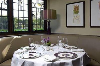 фото отеля Macdonald Compleat Angler