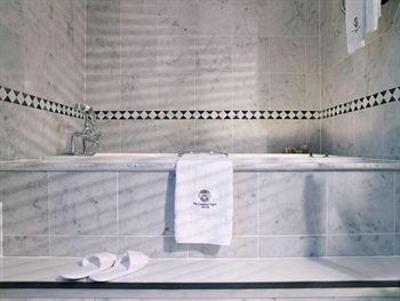 фото отеля Macdonald Compleat Angler