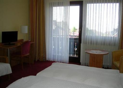 фото отеля Hotel Zum Weinberg Hagnau am Bodensee