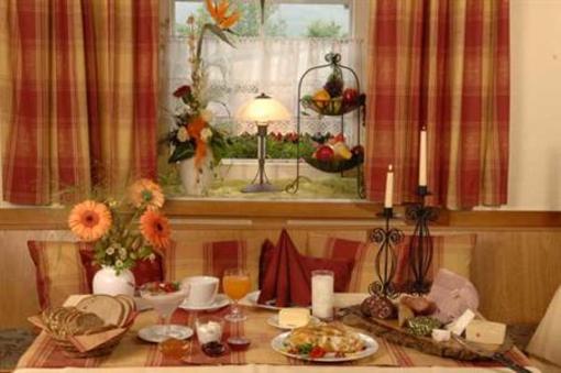 фото отеля Landhotel Grunes Gericht Neuhausen