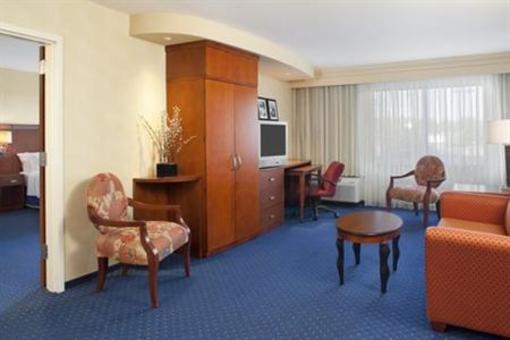фото отеля Courtyard Hotel Columbia (Missouri)