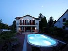 фото отеля Hullam Villa Bed & Breakfast Balatonmariafurdo