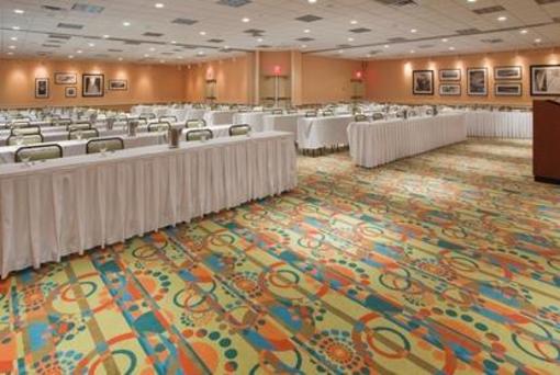 фото отеля Holiday Inn & Suites North Beach