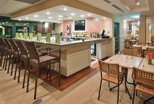 фото отеля Holiday Inn & Suites North Beach