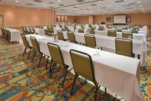 фото отеля Holiday Inn & Suites North Beach