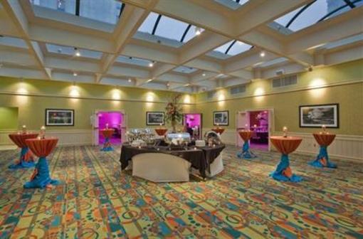 фото отеля Holiday Inn & Suites North Beach