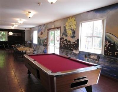 фото отеля SameSun Backpackers Lodge Kelowna
