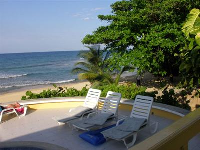 фото отеля Paradise Idle Hours Beachfront Villa - Runaway Bay