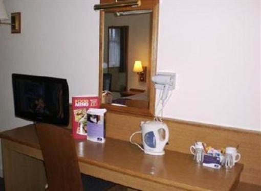 фото отеля Premier Inn Hyde