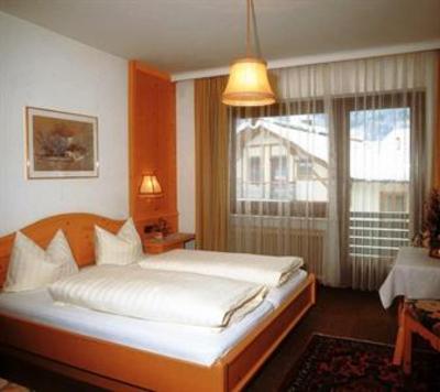 фото отеля Jennewein Gastehaus Mayrhofen