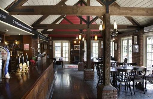 фото отеля The Riverside Inn Chelmsford