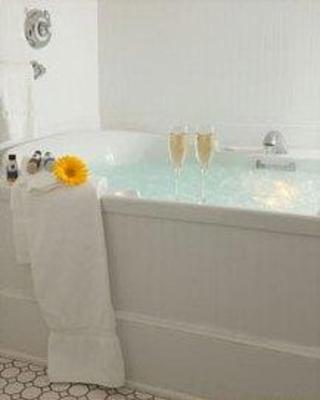фото отеля The Woodstock Inn on the Millstream