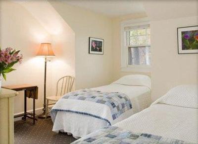 фото отеля The Woodstock Inn on the Millstream