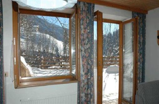 фото отеля Apartmenthaus Kristall Wagrain