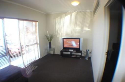 фото отеля Aeroline Apartments Manukau City