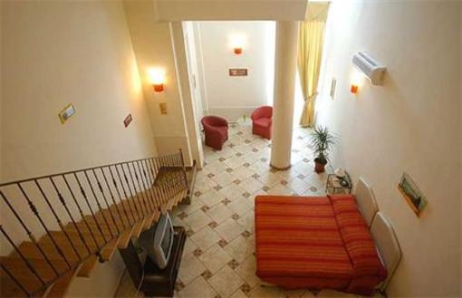 фото отеля Chiatamone B&B