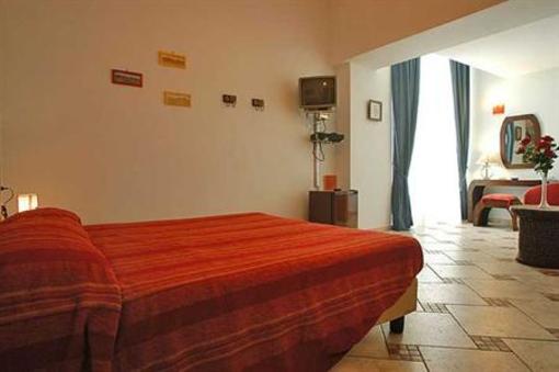 фото отеля Chiatamone B&B