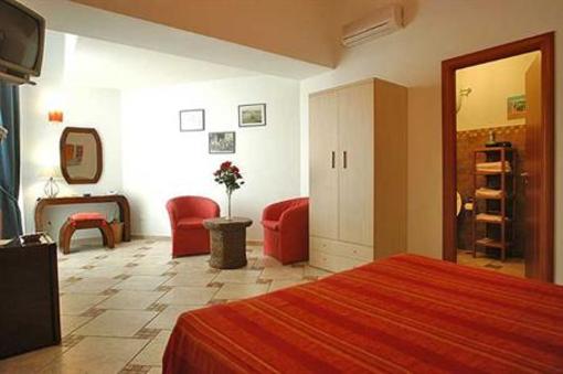 фото отеля Chiatamone B&B