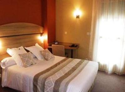 фото отеля Hotel Montbrison - Les Etoiles Du Forez