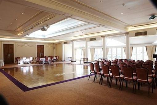 фото отеля Phyllis Court Club Hotel Henley-on-Thames