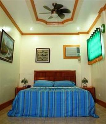 фото отеля Red Parrot Inn