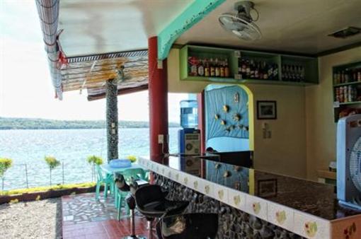 фото отеля Red Parrot Inn