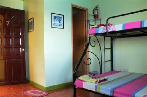 фото отеля Red Parrot Inn