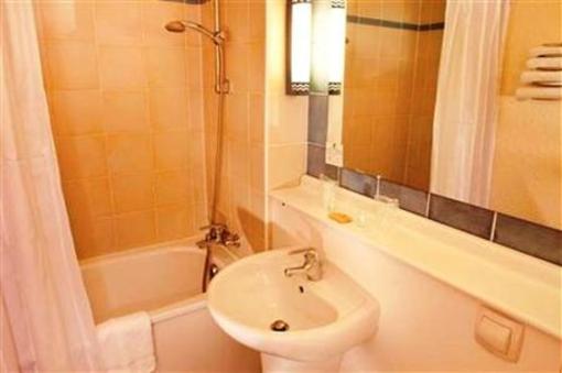 фото отеля Hotel Campanile Montesson Le Vesinet