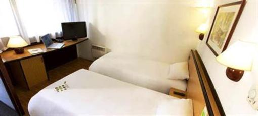 фото отеля Hotel Campanile Montesson Le Vesinet