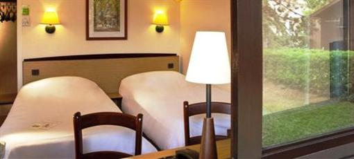 фото отеля Hotel Campanile Montesson Le Vesinet