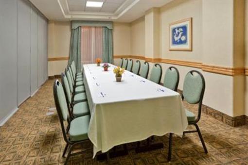 фото отеля Holiday Inn Express Vacaville
